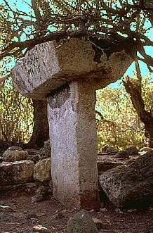 Pilastra del recinto de la Taula de Torrellafuda