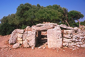 Hypostile chamber seen from the North